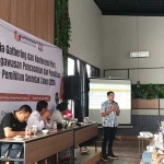 Jajaran Bawaslu Kabupaten Tuban saat acara media gathering dan konferensi pers dengan media.