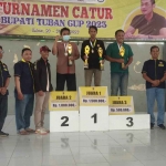 Foto bersama juara catur dalam Bupati Cup 2023, yang digelar oleh Pengurus Kabupaten (Pengkab) Persatuan Catur Seluruh Indonesia (Percasi) Tuban.