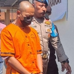 Galih Indra (24), warga Desa Jebung Kidul, Tlogosari, Bondowoso, ditangkap polisi setelah membuat laporan palsu menjadi korban begal, namun ternyata motornya digadaikan untuk pembayaran pinjaman online (pinjol) dan bermain judi online (judol). Foto: Ist.