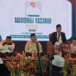 Prof Dr KH Asep Saifuddin Chalim, MA, ketika menyampaikan mauidzah hasanah dalam acara peringatan 100 hari wafatnya KH Koko Komaruddin Ruhiat, di Pondok Pesantren Cipasung Ciapakat Kabupaten Tasikmalaya Jawa Barat,  Kamis (27/11/2025). Foto: MMA/bangsaonline