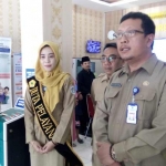 Direktur RSUD Dr Soegiri Lamongan dr. Chaidir Anas didampingi Duta Pelayanan.