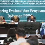 Wali Kota Kediri, Vinanda Prameswati (2 dari kiri), saat memberi pengarahan. (Ist)