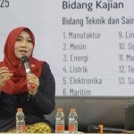 Anggota DPD RI, Lia Istifhama menjadi pembicara dalam Sentrinov ke-11 tahun 2025, yang digelar di Politeknik Perkapalan Negeri Surabaya (PPNS). foto: Lia for Bangsa.