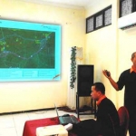 Ketua Departemen Lalin PT MHI memaparkan kondisi tol Mojokerto-Jombang selama arus mudik Lebaran. foto: yudi eko purnomo/ BANGSAONLINE