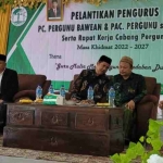 DARI KIRI: Rais Syuriah PCNU Bawean,  Kiai Zubaidi Chumaili,  Prof Dr KH Asep Saifuddin Chalim, MA, Muhammad Ghofirin,  Ketua Tanfidziah PCNU Bawean Kiai Fauzi Rouf,  dan M. Mas