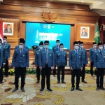 Pengurus Pimpinan Wilayah Ikatan Pelajar Nahdlatul Ulama Masa Khidmat 2021-2024 saat dilantik di Gedung Negara Grahadi. Foto: Ist