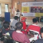 Salah satu orator saat menyampaikan materi di depan kader Mahasurya dan undangan. foto: rahmatullah/ BANGSAONLINE