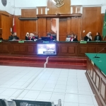 Suasana ruang sidang Cakra PN Surabaya dalam putusan vonis terdakwa pengecer narkoba