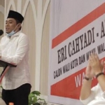 Mantan Bakal Calon Perseorangan Pilwali Surabaya 2020, M. Yasin (berdiri). (foto: ist)