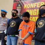 Pelaku begal berinisial RN saat diamankan petugas. (foto: ist)