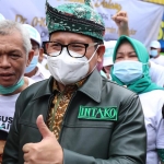 Abdul Muhaimin Iskandar (Cak Imin) bersama perajin Intako Tanggulangin, Sidoarjo, akhir Januari 2022 lalu. Foto: Ist.