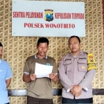 Tulus Rianto (53), warga Dusun Krajan Desa Tambakrejo, Kecamatan Wonotirto Kabupaten Blitar saat memberi klarifikasi video penampakan harimau di JLS. Foto: Ist.