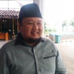 KH. Hasani Zubair saat memberikan pernyataan kepada bangsaoneline.com terkait penundaan haji saat ditemui di Pendopo Agung.