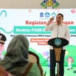 Walikota Eri Cahyadi saat memberikan sambutan di TK-KB-TPA Negeri Bung Karno, Graha Bunda PAUD, Selasa (15/7/2025).