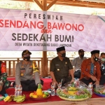Bupati Fadeli beserta Forkompimda Lamongan saat meresmikan Wisata Sendang Bawono. (foto: ist).