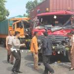 Kondisi dua dari empat kendaraan yang terlibat kecelakaan. foto: suwandi/ BANGSAONLINE