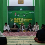 Pengurus PCNU Gresik saat rapat kordinasi persiapan menghadiiri acara puncak satu abad NU di Sidoarjo. FOTO: SYUHUD/BANGSAONLINE.com