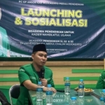 
Gus Barra Ketua GP Ansor Kab Mojokerto beserta jajaran sedang rapat tentang peluncuruan beasiswa.