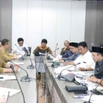 Komisi II DPRD Gresik saat menggelar hearing dengan BPPKAD. (Ist)