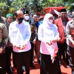 Gubernur Jawa Timur Khofifah Indar Parawansa didampingi Kapolda Jawa Timur Irjen Pol. Nico Afinta dan Kabinda Jawa Timur Brigjen TNI Fahmi Suderman meresmikan Rumah Kebangsaan Jatim. FOTO: DEVI FITRI AFRIYANTI/ BANGSAONLINE