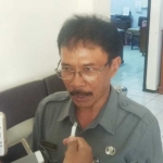 Pariyo, Kepala BKD Trenggalek saat diwawancarai di Gedung DPRD Trenggalek. foto: HERMAN/ BANGSAONLINE
