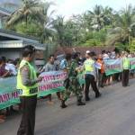 Warga desa Bogoran kecamatan Kampak saat aksi turun ke jalan. 