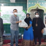 LAZISNU Kota Surabaya bersama BRI Cabang Kaliasin menyalurkan paket sembako kepada santri Pondok Pesantren Sunan Giri dan masyarakat dhuafa di Jalan Wonosari Tegal IV No. 39, Surabaya. foto: istimewa