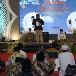 Bupati Kediri Hanindhito Himawan Pramana saat menyampaikan sambutan di acara peringatan Nuzulul Qur