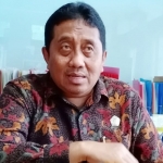 Dr. Drs. Ec. Muh. Syarif, M.Si., Rektor UTM.