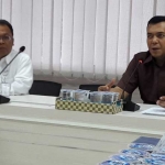 Dirut  PT Barata Indonesia Silmy Karim (kanan) memberikan keterangan kick off meeting penerapan sistem ERP. foto: SYUHUD/ BANGSAONLINE
