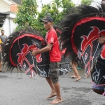 Bupati Kediri Hanindhito Himawan Pramana saat menyaksikan warganya yang berlatih jaranan jowo (dok. Ist)