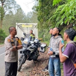 Kapolres Mojokerto, AKBP Ihram Kustarto, saat patroli di jalur ekstrem.