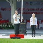 Wakil Bupati Dewi Mariya Ulfa saat membacakan sambutan Bupati Kediri Hanindhito Himawan Pramana. (Ist)