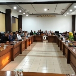 Rapat antara dewan, pedagang Pasar Gondanglegi, dan OPD terkait.