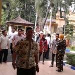 LURUK. Ratusan PKL di sekitar Kota Bojonegoro meluruk DPRD untuk meminta dukungan agar tidak direlokasi. Foto: eky nurhadi/BANGSAONLINE