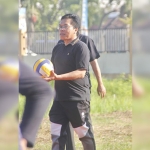 Suasana turnamen voli antarkepala OPD Pemkot Pasuruan.