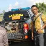 Polisi melakukan olah TKP keracunan massal tetes tebu di Dusun Padegan, Desa Tanjung Kamal, Kecamatan Mangaran, Situbondo. foto: MURSIDI/ BANGSAONLINE