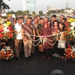Wali Kota Surabaya saat melakukan pemotongan pita tanda resmi dibukanya Underpass Mayjen Sungkono. foto: YUDI ARIANTO/ BANGSAONLINE