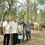 Kunjungan Universitas Airlangga di desa Plososari, kecamatan Grati.