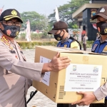 Bantuan sembako dan alkes dari Kapolri. (foto: ist).