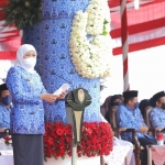 Gubernur Jawa Timur (Jatim), Khofifah Indar Parawansa, saat menghadiri peringatan HUT Korpri ke-50.