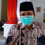 Abdul Latif Imron Amin, Bupati Bangkalan saat memberikan penjelasan kepada media terkait disiplin adalah vaksin Covid-19 ketika di Pendopo Agung Bangkalan, Selasa (16/6/2020).
