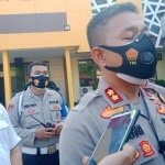 Kapolres Probolinggo Kota, AKBP RM Jauhari memberikan keterangan kepada awak media.