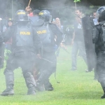 Simulasi pengamanan Pilkades Serentak yang digelar personel Polres Bojonegoro.