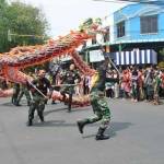 Tim naga barong dari batalyon Arhanudse 15 Kodam IV/ Diponegoro TNI Angkatan Darat saat unjuk gigi. (foto: suwandi/BANGSAONLINE)