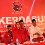Gus Ipul-Puti saat pidato politik di forum Rapat Kerja Daerah Khusus (Rakerdasus) PDI Perjuangan Jawa Timur di Hotel Empire Palace Surabaya, Sabtu (3/2). Foto: YUDI A/BANGSAONLINE
