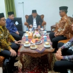 Menko Polhukam Mahfud MD, Prof Dr KH Asep Saifuddin Chalim, MA, Dr KH Muhammad Al Bara (Gus Bara), Letjen Teguh dan Imam Marsudi, M.Si. Foto: mma/bangsaonline.com