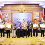 Adhy Karyono saat memimpin HLM Rakorwil TP2DD Jatim.
