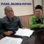 Agus Suyanto (kanan) didampingi Penasehat Hukum Suryono Pane, S.H., M.Hum., saat menyampaikan keterangan terkait kasus pengadaan masker.