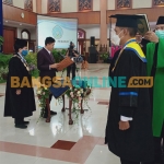 Pengambilan sumpah perawat saat wisuda Stikes Hang Tuah Surabaya. Foto: DEVI FITRI AFRIYANTI/BANGSAONLINE